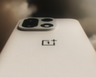 O OnePlus 15 na cor Sand Dune. (Fonte da imagem: OnePlus)