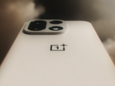 O OnePlus 15 na cor Sand Dune. (Fonte da imagem: OnePlus)