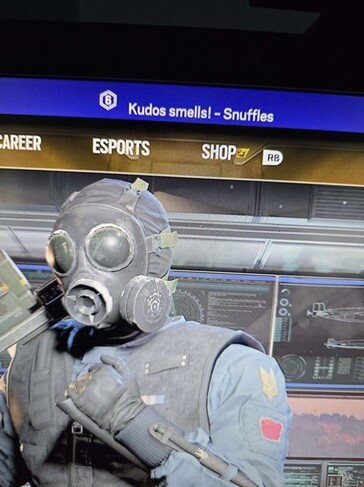 Hackers escrevendo mensagens personalizadas em Rainbow Six Siege. (Fonte da imagem: Pirat_Nation)