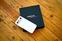 O Vivo X300 FE oferece excelente desempenho e ótima qualidade de câmera por um preço bem abaixo de 1.000 euros.