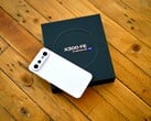 O Vivo X300 FE oferece excelente desempenho e ótima qualidade de câmera por um preço bem abaixo de 1.000 euros.