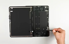 O iPad Pro poderia ser fácil de consertar, mas não é nada simples remover a tela (Fonte da imagem: iFixit)