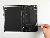 O iPad Pro poderia ser fácil de consertar, mas não é nada simples remover a tela (Fonte da imagem: iFixit)