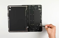 O iPad Pro poderia ser fácil de consertar, mas não é nada simples remover a tela (Fonte da imagem: iFixit)