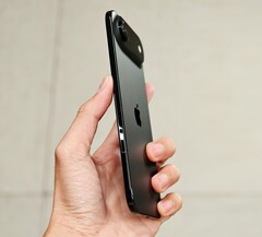 O Apple iPhone Air não parece ser muito popular (Fonte da imagem: Thai Nguyen)