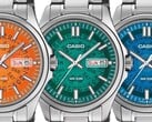Três relógios Casio MTP-E740 nas cores laranja, azul-petróleo e azul brilhante, exibidos lado a lado com mostradores translúcidos que revelam os mecanismos de dia e data por baixo.