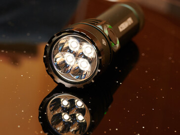 Quatro LEDs como uma única fonte de luz, aqui no modo luar. (Foto: Andreas Sebayang/Notebookcheck.com)