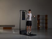 Pessoa treina no Gym Monster