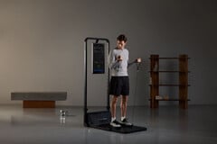 Pessoa treina no Gym Monster