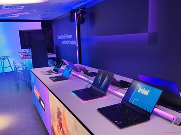 Laptops premium na Intel Experience Store (fonte da imagem: Benjamin Herzig)