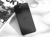 O Ace 6T será lançado como o OnePlus 15R no mercado global. Na foto: a cor preta do celular. (Fonte da imagem: 瘦子說 via OnePlus)