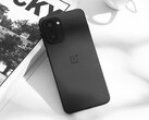 O Ace 6T será lançado como o OnePlus 15R no mercado global. Na foto: a cor preta do celular. (Fonte da imagem: 瘦子說 via OnePlus)