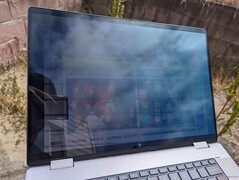 Em ambientes externos sob luz solar direta