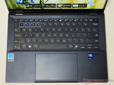O teclado e o touchpad oferecem boa sensibilidade tátil