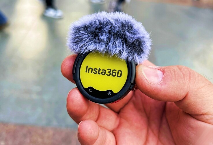 O Insta360 Mic Pro tem uma... tela.
