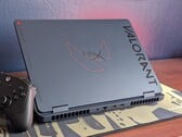 O HyperX Omen 16 Valorant Edition tem um visual excelente, mas as superfícies escuras atraem impressões digitais como se não houvesse amanhã