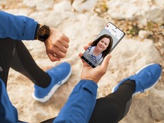 Uma foto de demonstração mostrando uma consulta médica virtual (Fonte da imagem: Samsung; cortada)