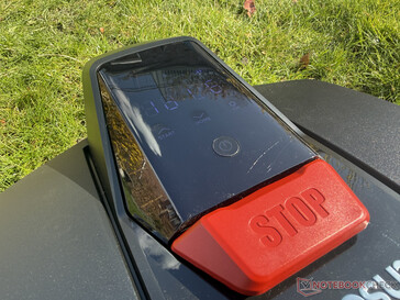 Unidade de controle e visor no cortador de grama robótico