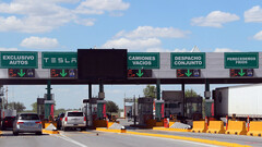A travessia de faixa dedicada de Tesla no lado mexicano (imagem: Corporação para o Desenvolvimento da Zona Fronteiriça de Nuevo León/Bloomberg)