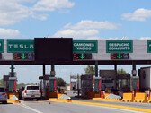 A travessia de faixa dedicada de Tesla no lado mexicano (imagem: Corporação para o Desenvolvimento da Zona Fronteiriça de Nuevo León/Bloomberg)