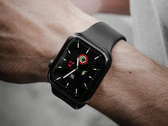 Os Smartwatches poderão logo ser capazes de medir os níveis de álcool e muito mais graças aos novos sensores. (Fonte de imagem: Klim Musalimov)