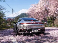 Um carro Porsche dirigindo pelo Japão. 