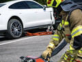 Chamas de bateria teimosa em acidentes com carros elétricos resolvidos por uma nova ferramenta de combate a incêndios