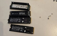 Uma placa-mãe quebrada, vendida por US$ 50, estava escondendo SSDs que valiam mais de US$ 1.800.