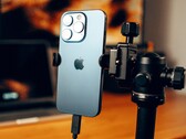 A câmera teleobjetiva periscópio do iPhone 15 Pro Max custa Apple muito mais. (Imagem: Yianni Mathioudakis)