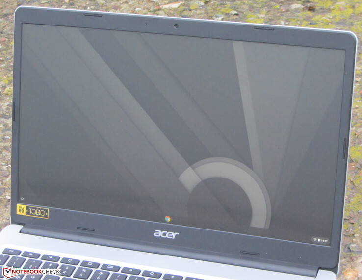 Chromebook ao ar livre (foto tirada em um dia nublado)