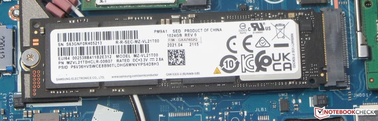Um SSD PCIe-4 serve como a unidade do sistema.