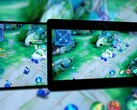 O tablet Lenovo Legion Y700 pode mudar automaticamente a proporção da tela para certos jogos suportados. (Fonte de imagem: Lenovo/Tencent - editado)