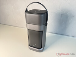 Compacto, leve e com alça de transporte