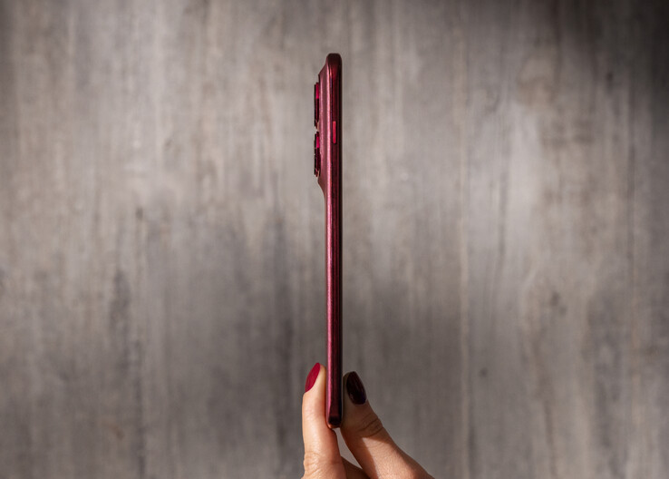 O Edge 70 Pro tem menos de 7,4 mm de espessura.