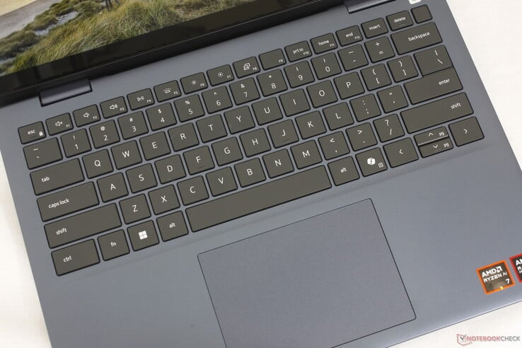 11.clickpad de 5 x 8 cm. Apesar da mudança de nome, a experiência de digitação é essencialmente a mesma dos modelos Inspiron de última geração