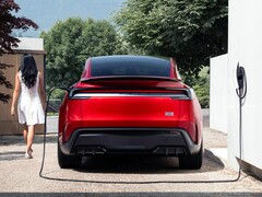 Tesla Model Y em um carregador doméstico. (Fonte da imagem: Tesla)