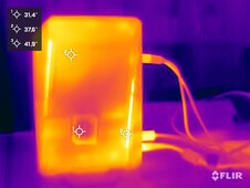 Asus ROG NUC 15 durante o teste de estresse (lado direito)