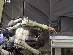 Isso é sangue? Atlas após uma forte queda. (Imagem: Boston Dynamics)