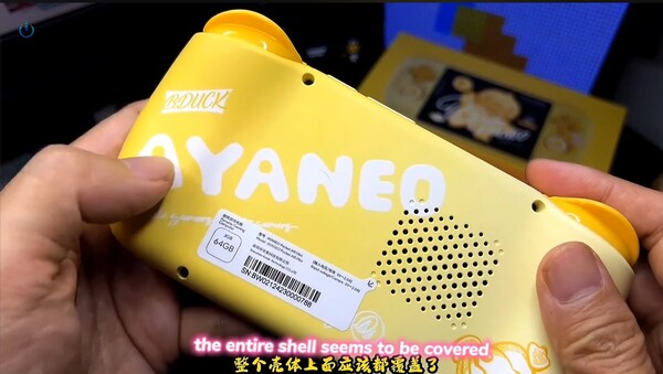 O Ayaneo Pocket Air Mini B.Duck Edition tem 3 GB de RAM e 64 GB de armazenamento.