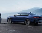 E-BMW num posto de carregamento