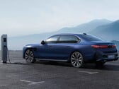 E-BMW num posto de carregamento