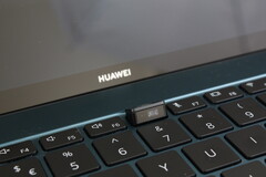 É hora de a Huawei largar aquela embaraçosa webcam de teclado de seus laptops MateBook e MagicBook