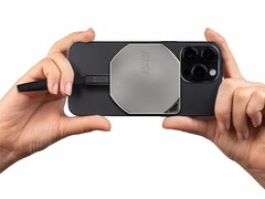 O novo SSD Datamag 40Gbps tem ímãs embutidos que permitem que ele se encaixe em iPhones habilitados para MagSafe para gravação em movimento. (Fonte da imagem: MSI)