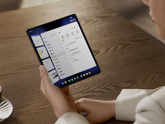 O Vivo X Fold5 também possui um botão lateral configurável em vez de um controle deslizante de alerta. (Fonte da imagem: Vivo)