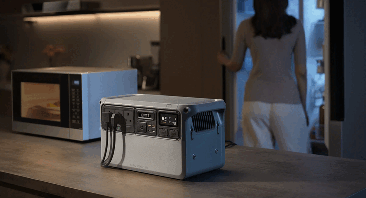 O DJI Power Auro 2000 Elite fornece 2.000 W de potência contínua em onda senoidal pura, utilizando um chassi que é 24% menor e 14% mais leve do que o Power 2000 padrão.