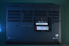 Lenovo ThinkPad P16 Gen 2: Porta de serviço removida