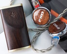 O DAC de madeira Fiio Snowsky Melody suporta a reprodução de áudio de alta resolução com fones de ouvido com fio de 3,5 mm e 4,4 mm. (Fonte da imagem: Fiio)
