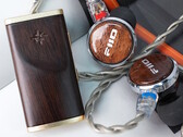 O DAC de madeira Fiio Snowsky Melody suporta a reprodução de áudio de alta resolução com fones de ouvido com fio de 3,5 mm e 4,4 mm. (Fonte da imagem: Fiio)