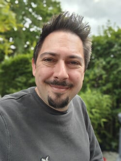 Selfie tirada com o Nothing Phone (4a) no modo retrato