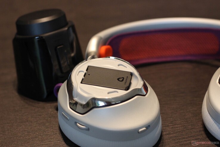 A bateria pode ser facilmente removida e a estação base à esquerda